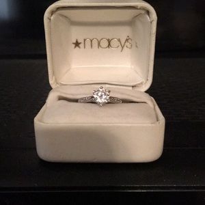 Gorgeous cubic zirconia engagement ring